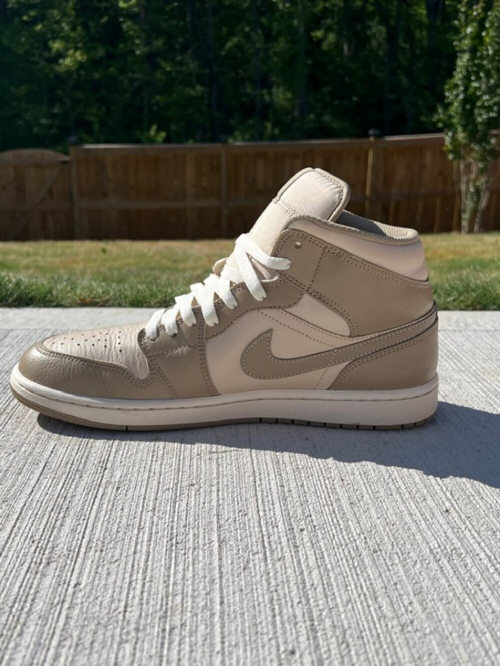 Jordan 1 mid Legend light brown %100 authentic - Picture 6 of 16